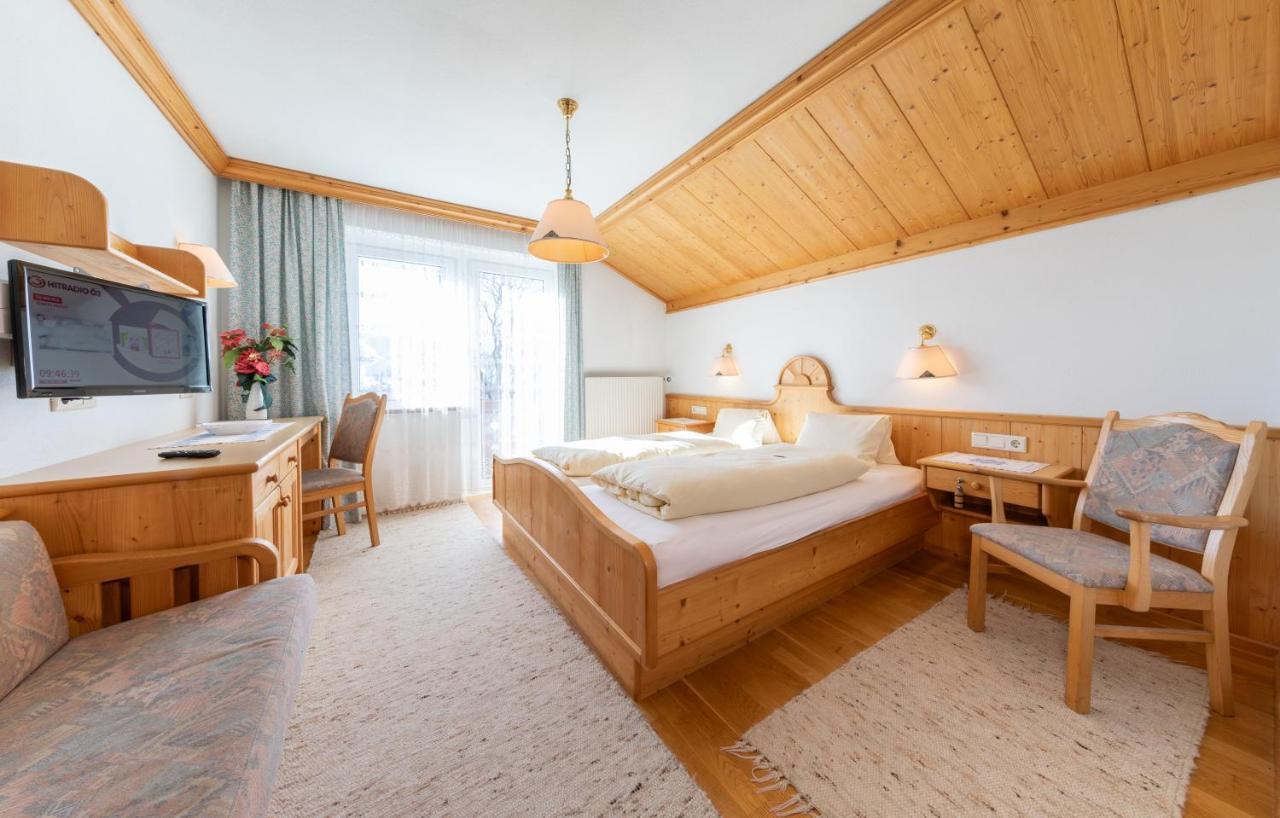 람자우 암 다흐스타인 Alpenhof B&B 외부 사진