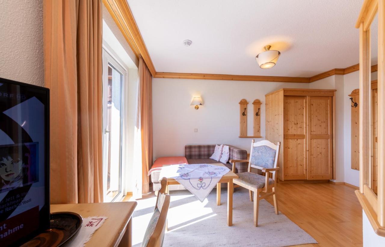 람자우 암 다흐스타인 Alpenhof B&B 외부 사진
